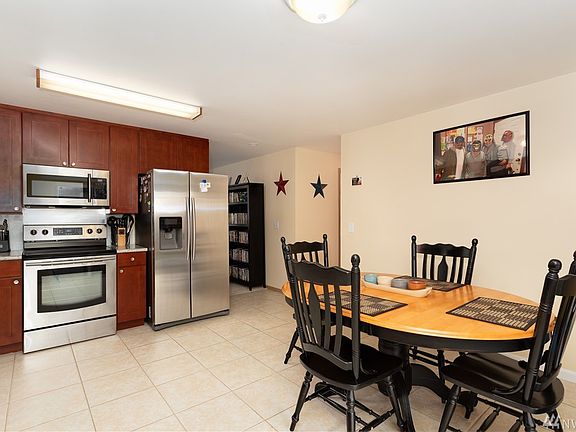 5th image of 1121 200th Street Ct E