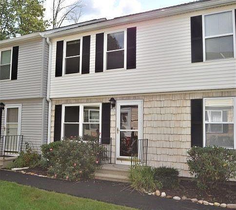 3rd image of 41 Summersweet Dr #41