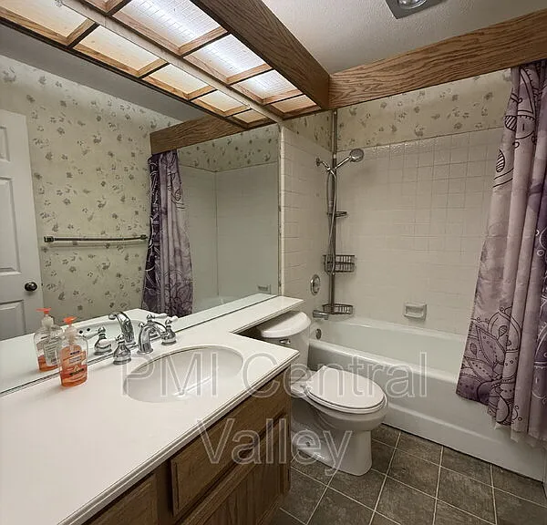 1725 Edgebrook Dr #C — Photo 17