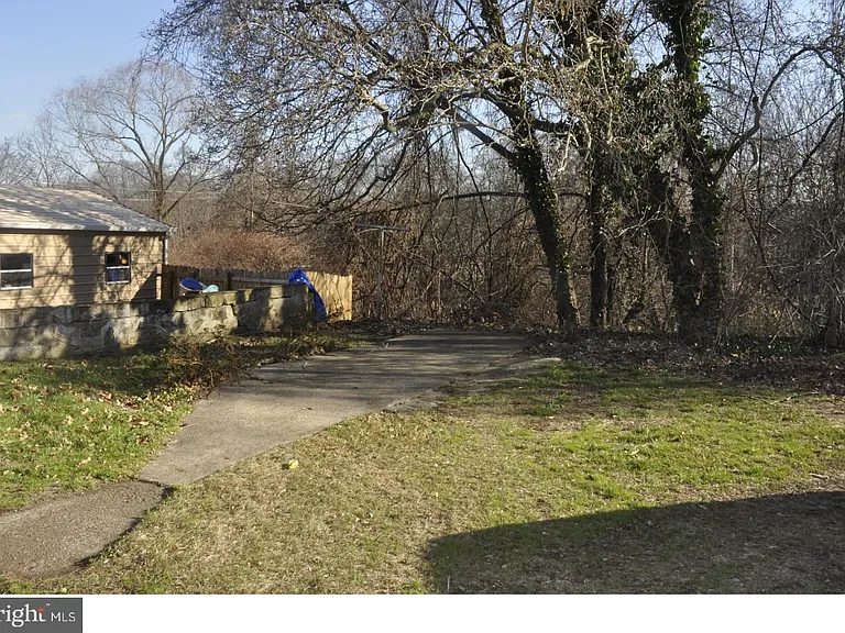 80 Norman Ave #B — Photo 8