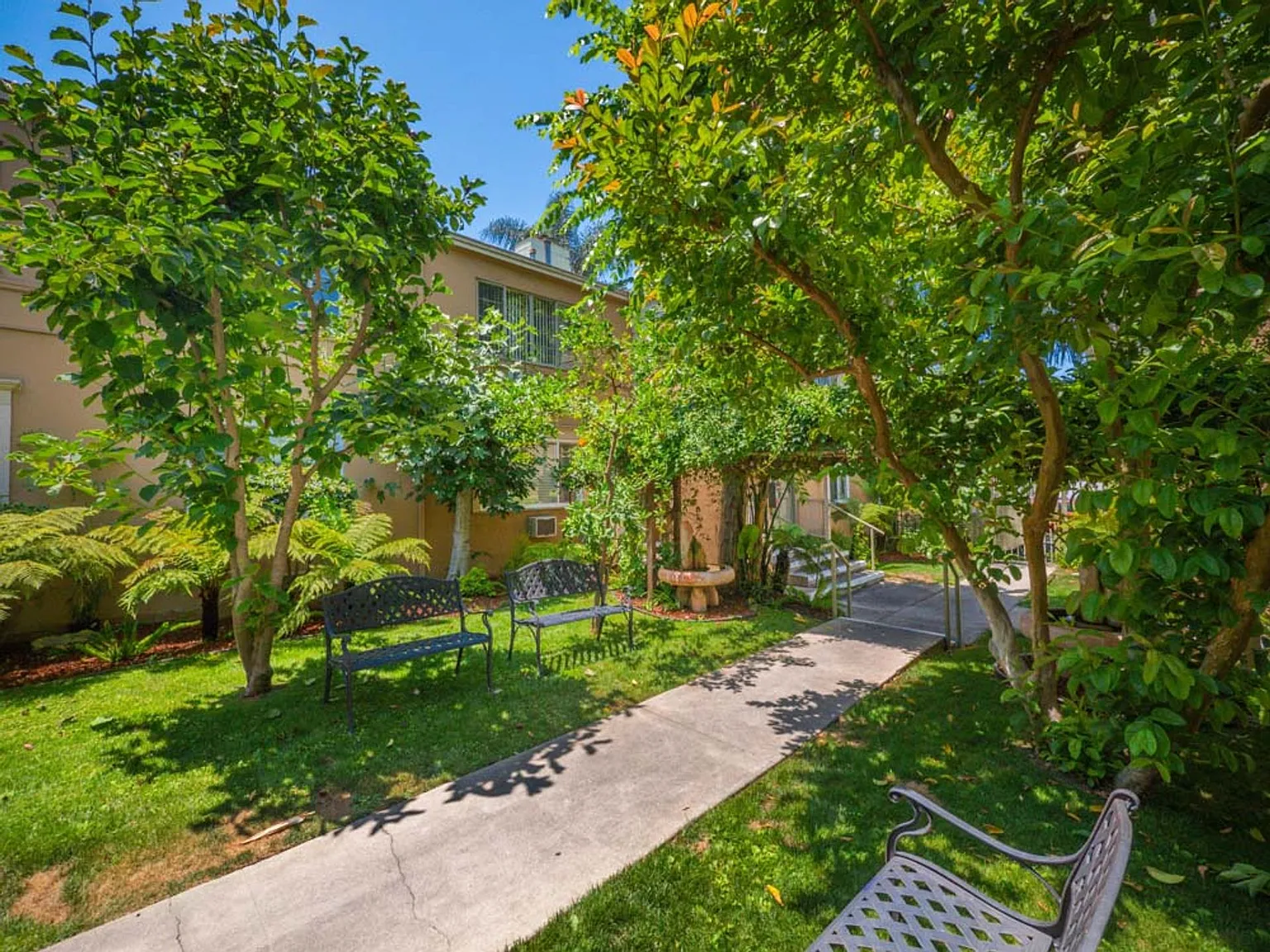 1136-1160 N. El Centro Ave — Photo 3