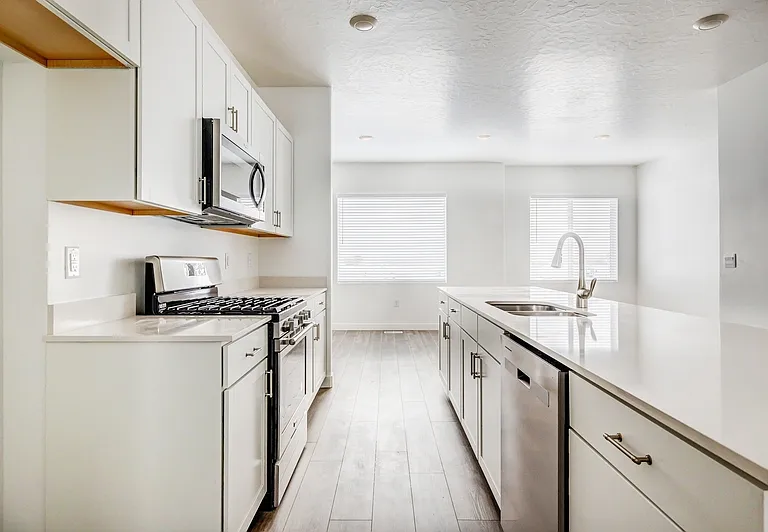 413 S 1110 W #MAIN FLOOR MASTER — Photo 9