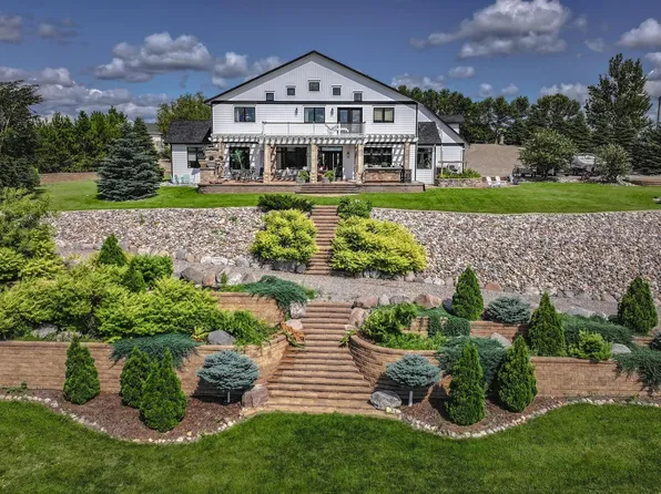 3009 83 1/2 Ave SE, Jamestown, ND 58401