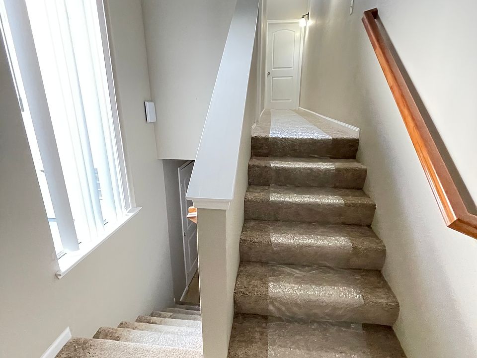 1st image of 151 White Pine Dr