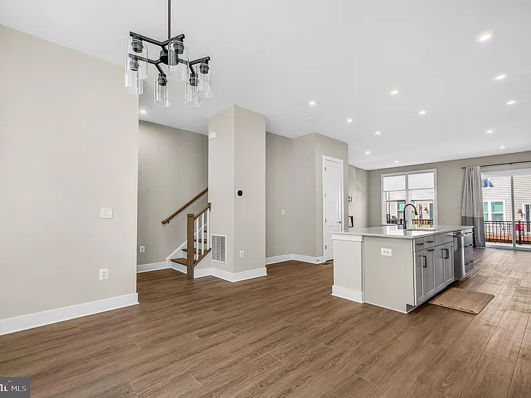 2421 Liberty Loop — Photo 18