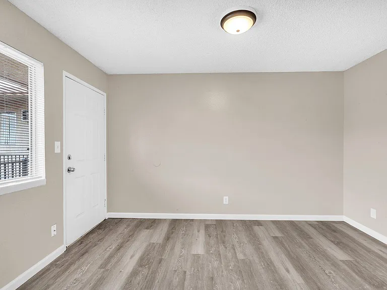 Ethan Apartments — Photo 26