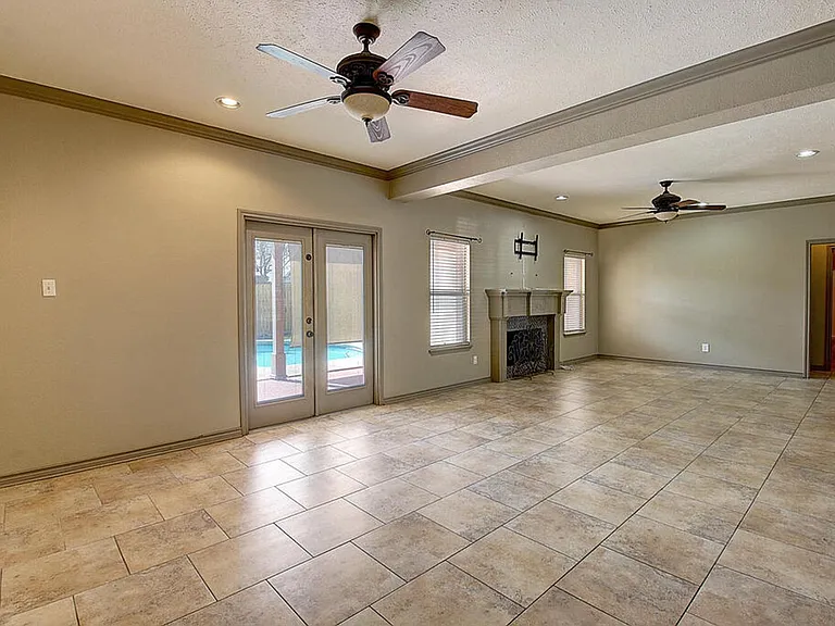 7642 Dallas St — Photo 12