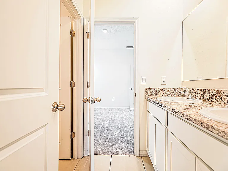 796 SE 66th Ter — Photo 11