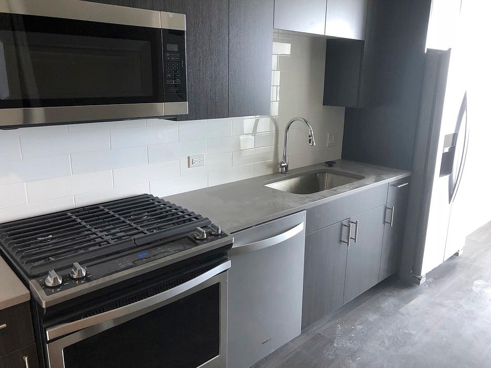 1st image of 811 W Montrose Ave #2514
