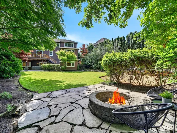 25720 NE 4th Place, Sammamish, WA 98074