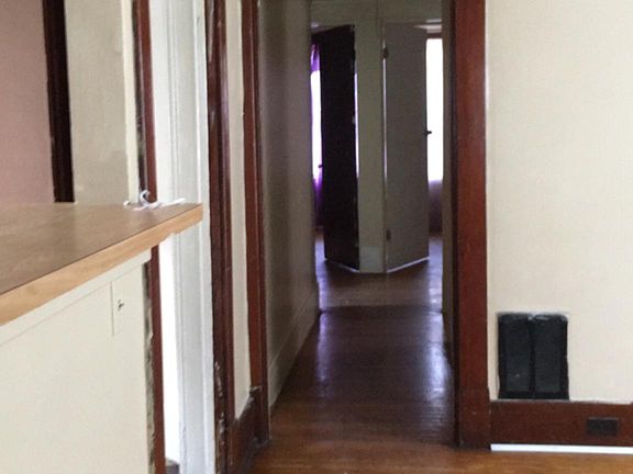 4th image of 221 Sprenger Ave
