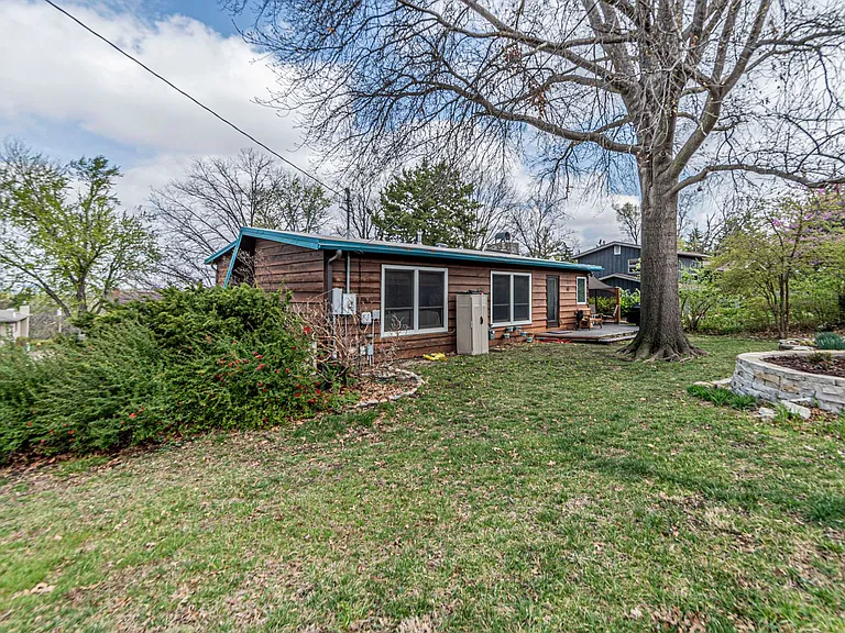 144 S Dartmouth Dr — Photo 41