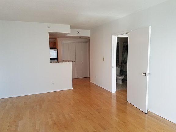 5th image of 1415 2nd Ave Unit 1405