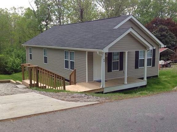 STREET VIEW INTO DRIVEWAY AND PARKING AREA