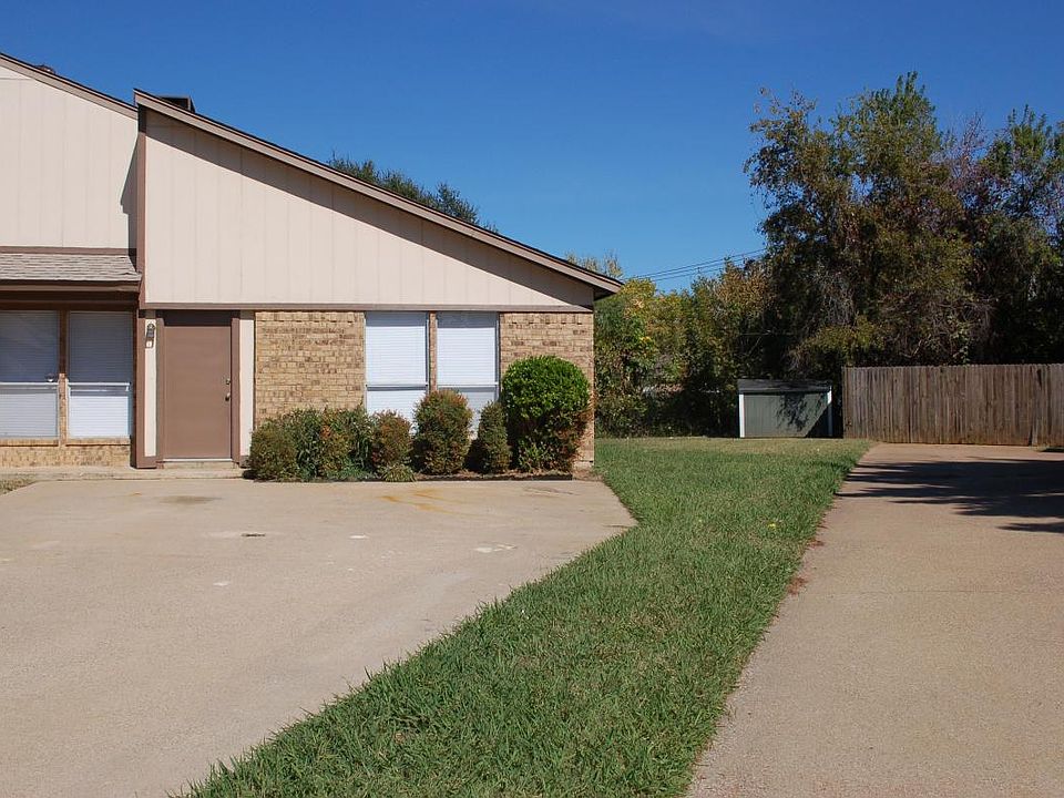 1st image of 2303 Lucas Dr APT A