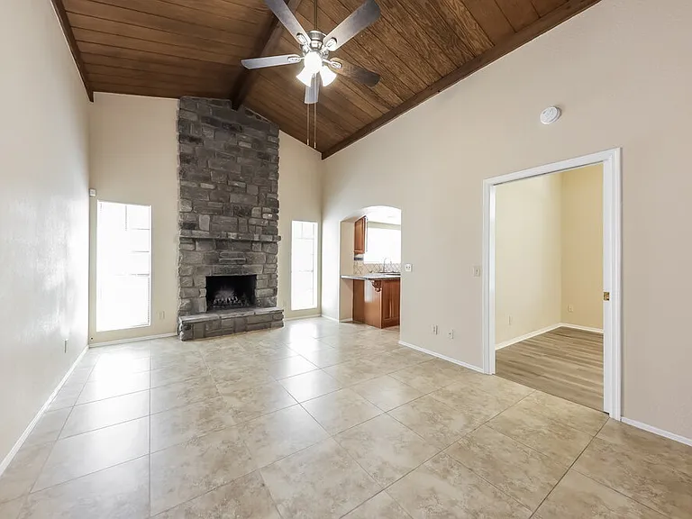 6709 W Topeka Dr — Photo 3