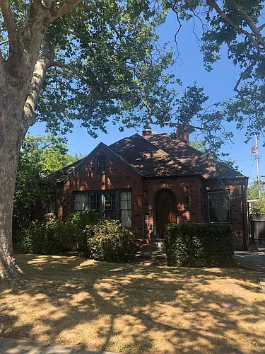 608 46th St Photo 1