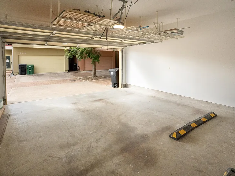 2301 Crawford St — Photo 30