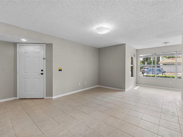 5116 Conroy Rd #15 — Photo 12