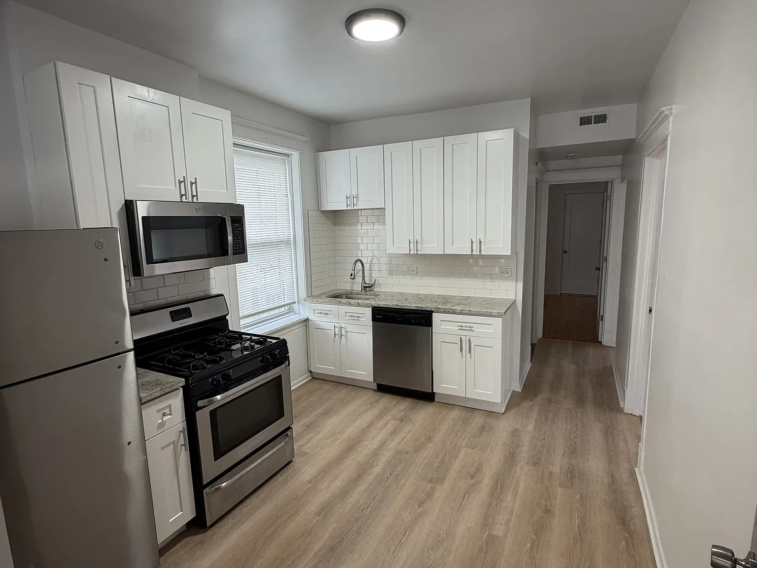 1956 W Fletcher / 3137 N Damen — Photo 2