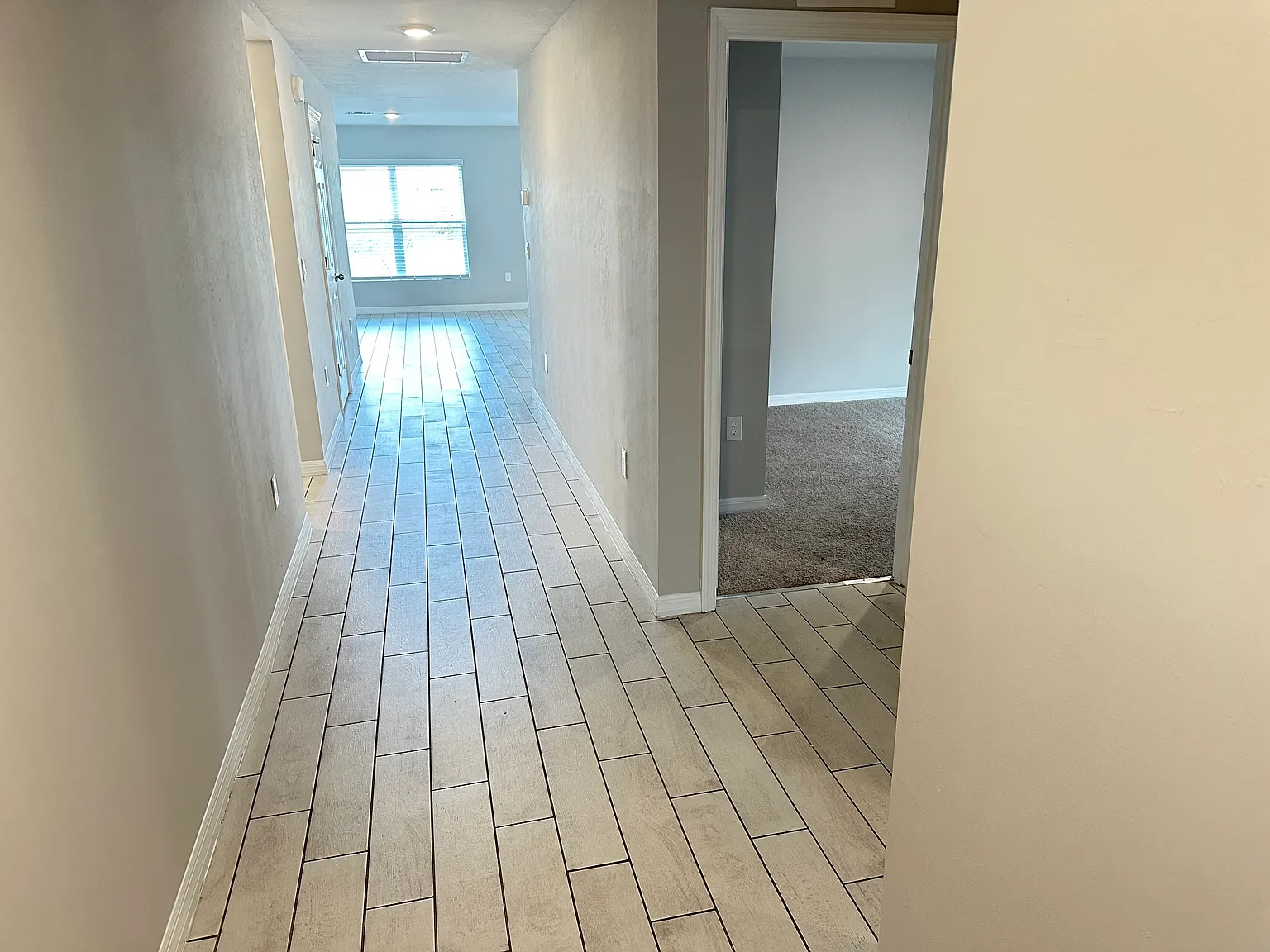 Beautiful, Spacious Home Available Now! — Photo 3