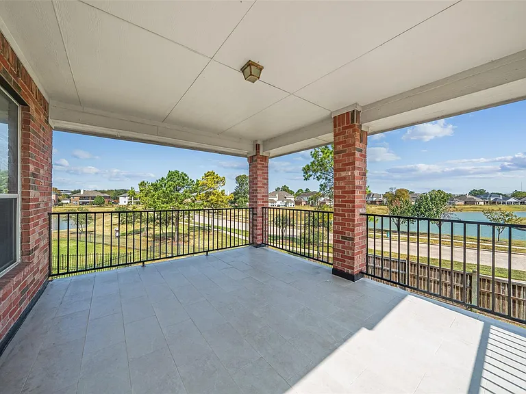 23010 Prairie Lake Ct — Photo 37