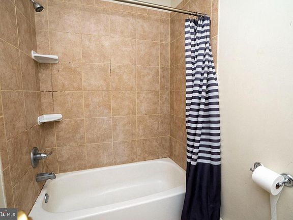 4th image of 4418 Chestnut St