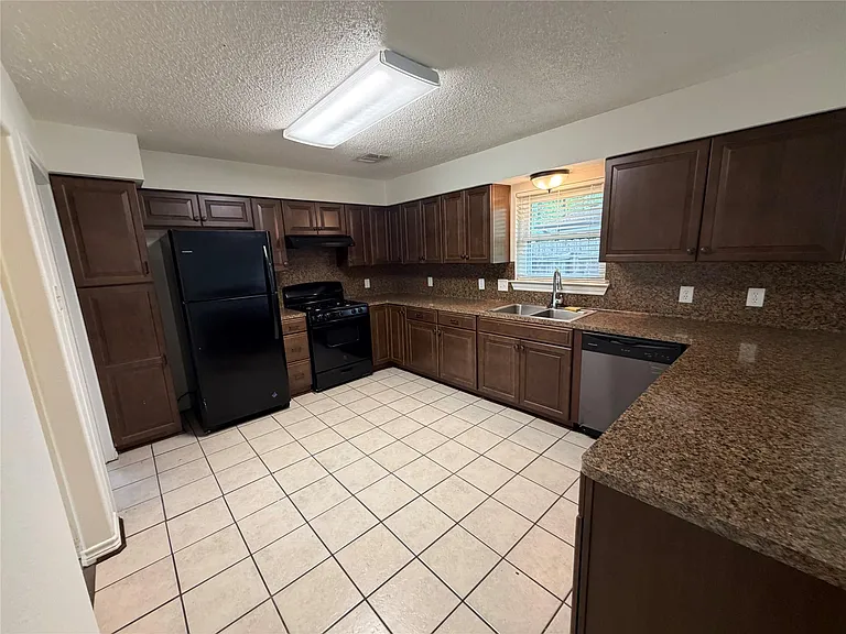 3011 Longwood Ln — Photo 6
