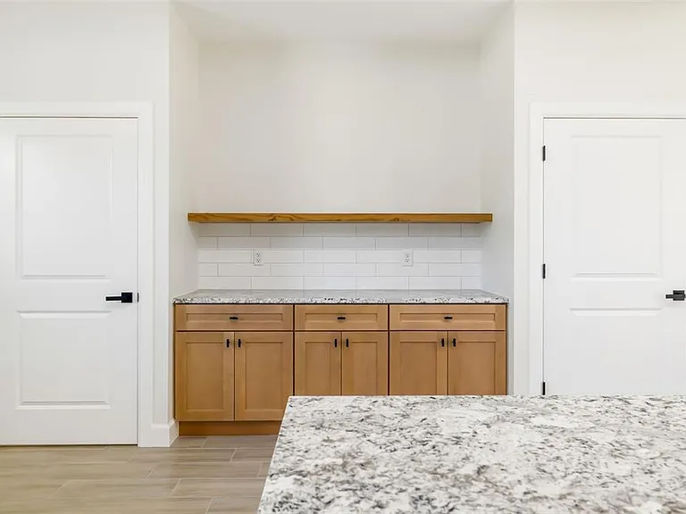 118 Ruby Ave N — Photo 14