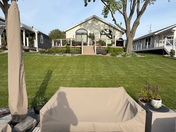 1425 N McCloy Ave, Port Clinton, OH 43452