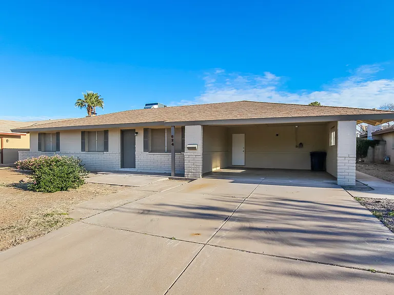 624 E Malibu Dr — Photo 2