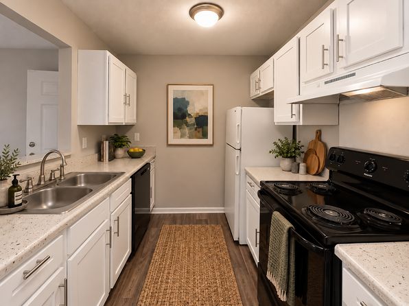 1000 Park Village Ct #13-13102