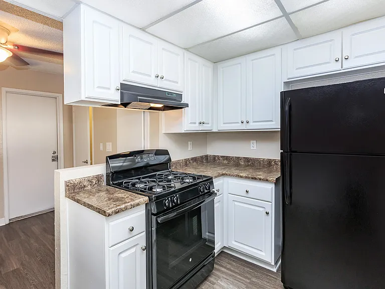 Carlyle Square Apartment Homes — Photo 46