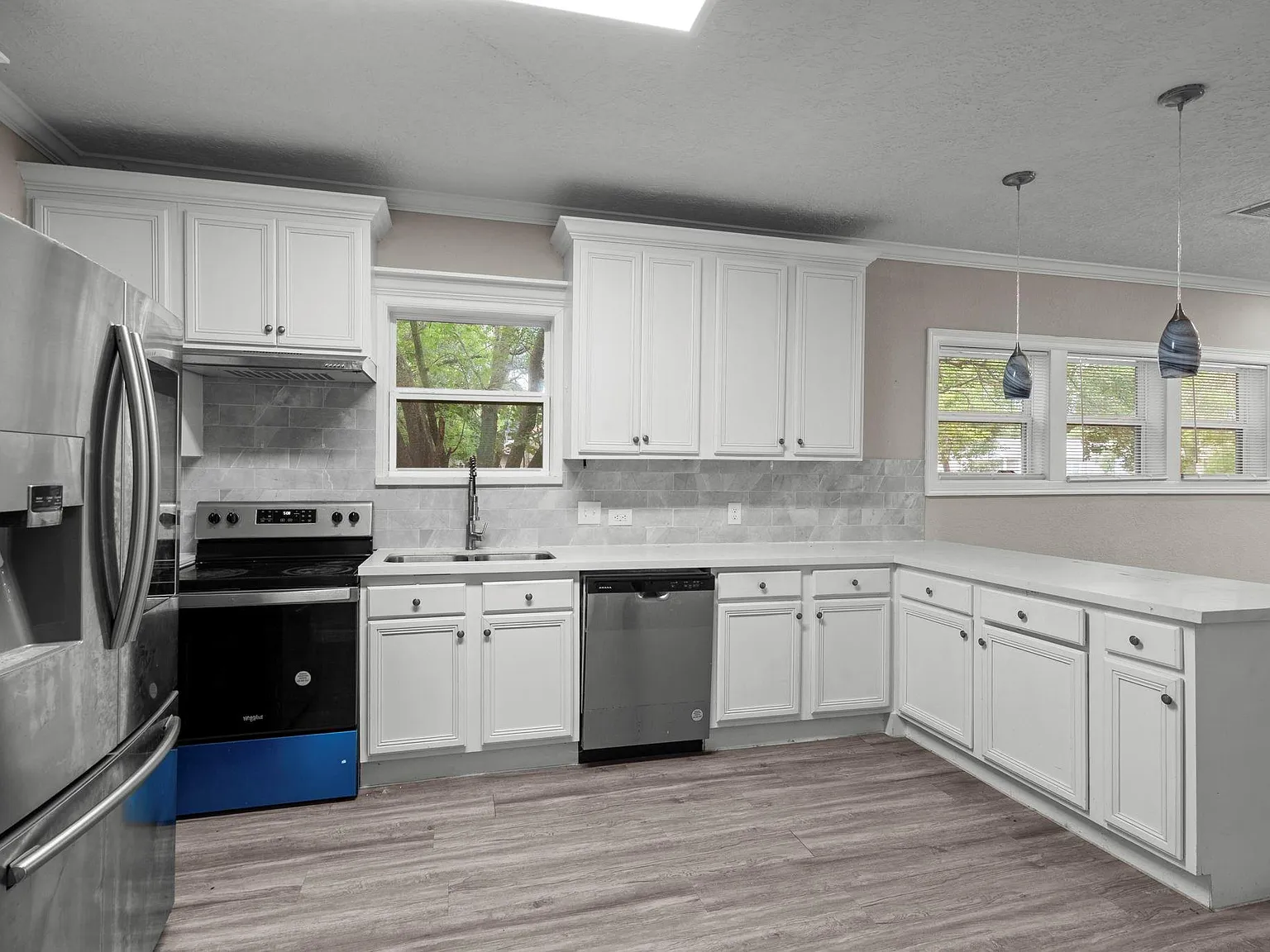3 bed, 2.0 bath, 924 sqft, $1,650 — Photo 3