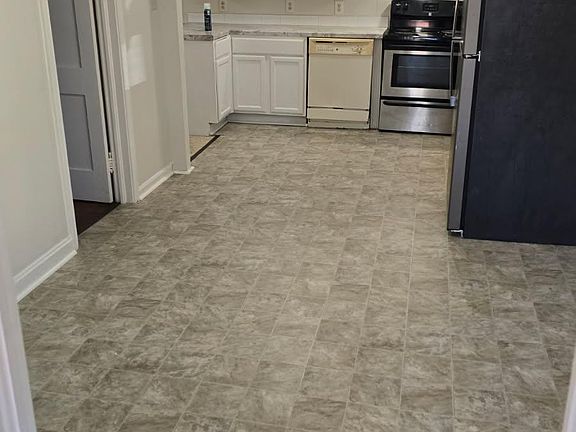 5th image of 521 Albany St