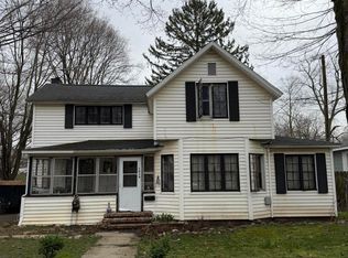 1014 7th St, Three Rivers, MI 49093