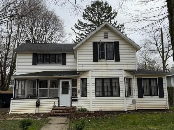 1014 7th St, Three Rivers, MI 49093