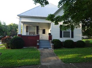 224 W Walnut St, Harrisburg, IL 62946