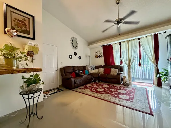 741 Lyons Rd #17201, Coconut Creek, FL 33063