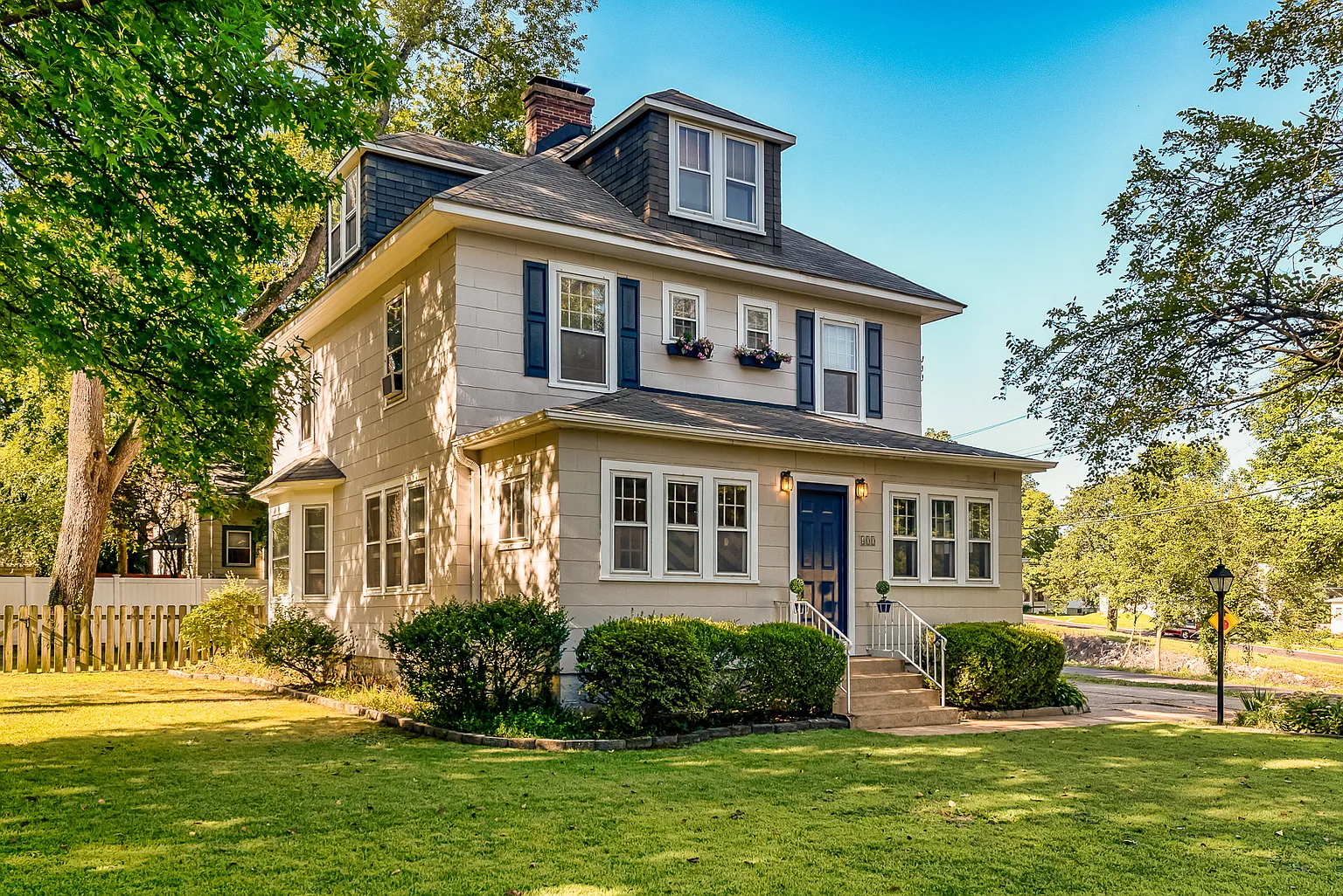 400 Fairview Ave photo 1