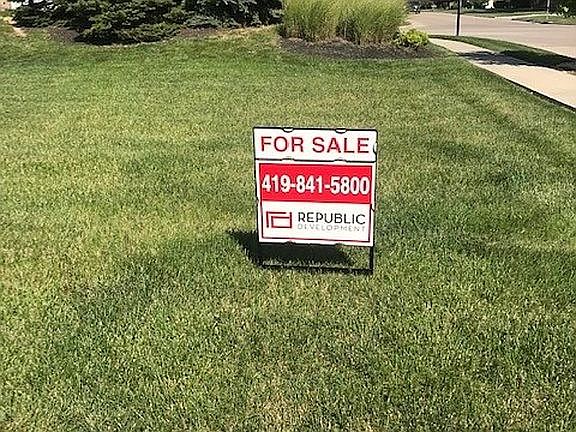 3rd image of Middle Park Dr