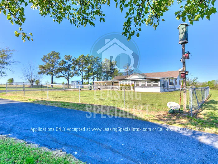 3 bed, 2.0 bath, 1600 sqft, $2,485 — Photo 2