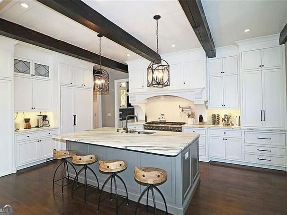 4th image of 1600 Nottingham Way NE