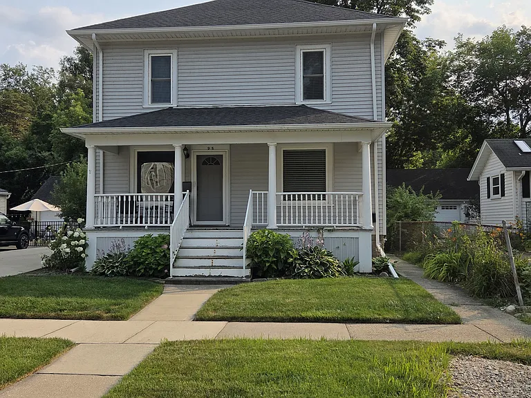 Exterior Picture-Upper level entrance is from the side walkway.
