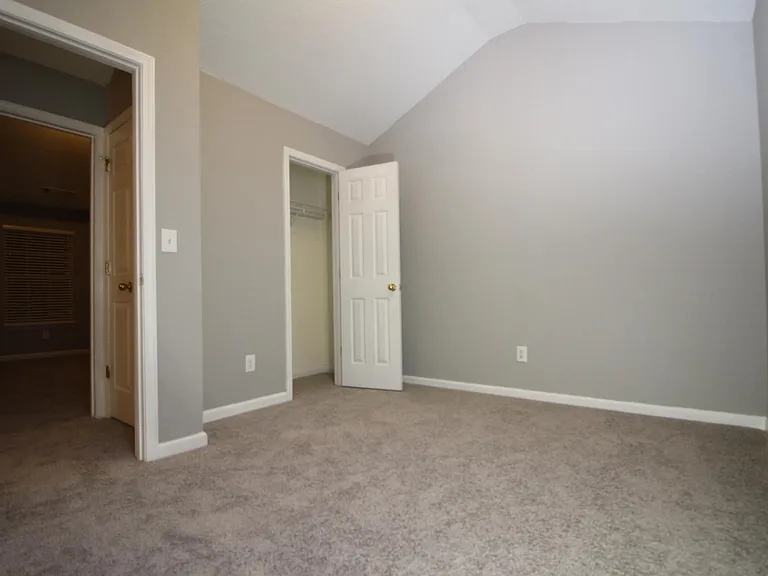 394 Brookview Dr — Photo 15