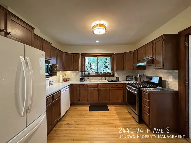 2441 34th Ave S — Photo 21