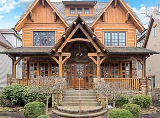 521 N Center St, Naperville, IL 60540
