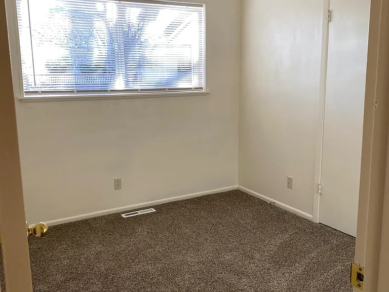 3270 Heights Dr — Photo 8