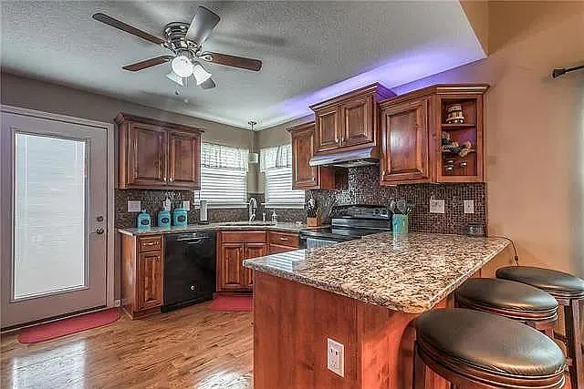 2125 Birch St — Photo 5