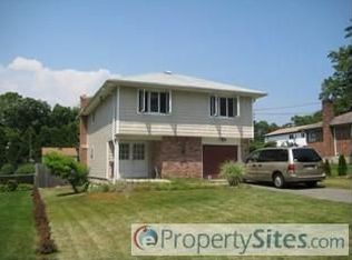 7 Undset Ct, Dix Hills, NY 11746
